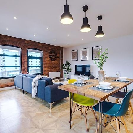 Luxury Oversized Apartment With Signature Bathroom 리즈 외부 사진