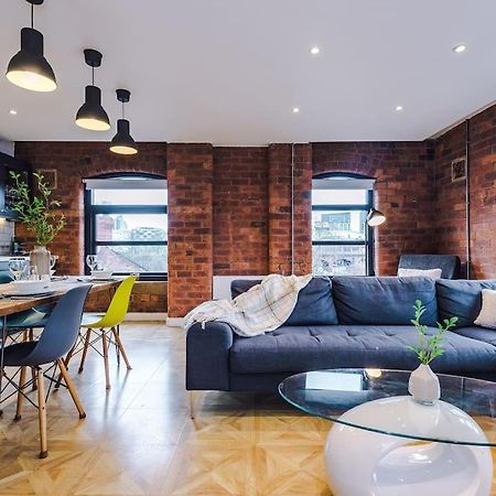 Luxury Oversized Apartment With Signature Bathroom 리즈 외부 사진