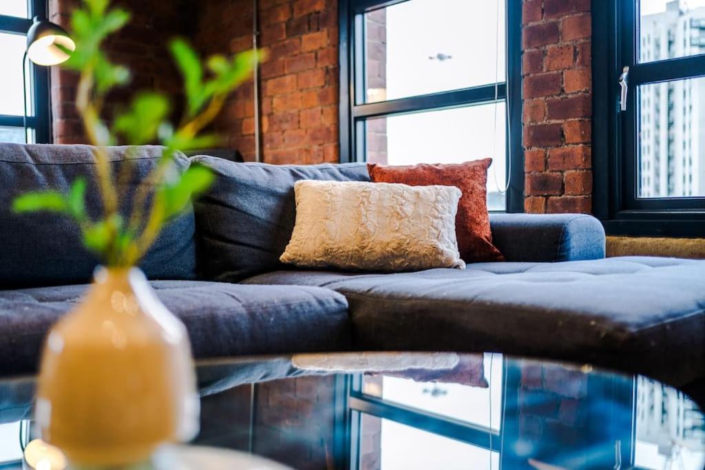 Luxury Oversized Apartment With Signature Bathroom 리즈 외부 사진