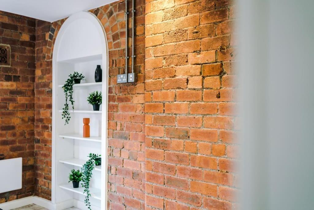 Luxury Oversized Apartment With Signature Bathroom 리즈 외부 사진