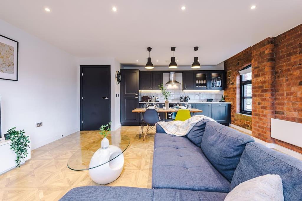 Luxury Oversized Apartment With Signature Bathroom 리즈 외부 사진