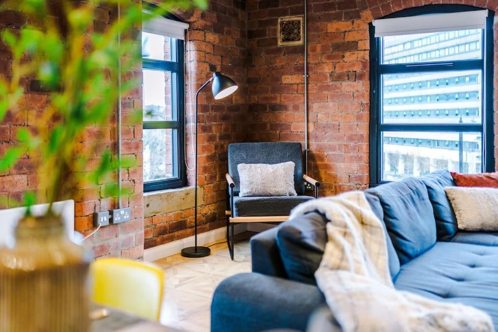 Luxury Oversized Apartment With Signature Bathroom 리즈 외부 사진