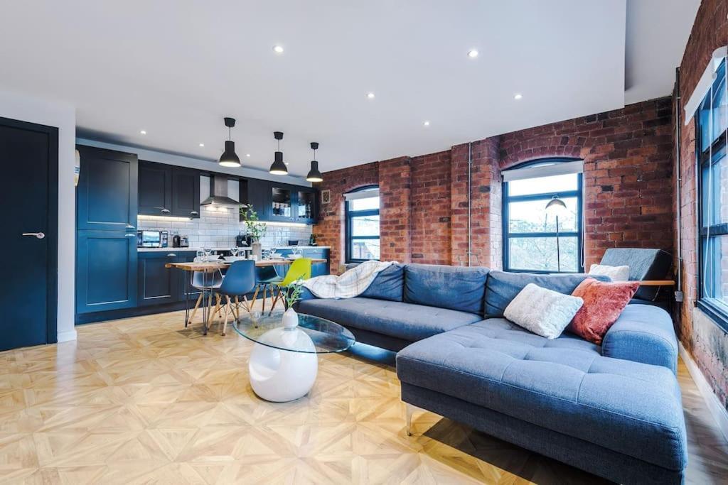 Luxury Oversized Apartment With Signature Bathroom 리즈 외부 사진