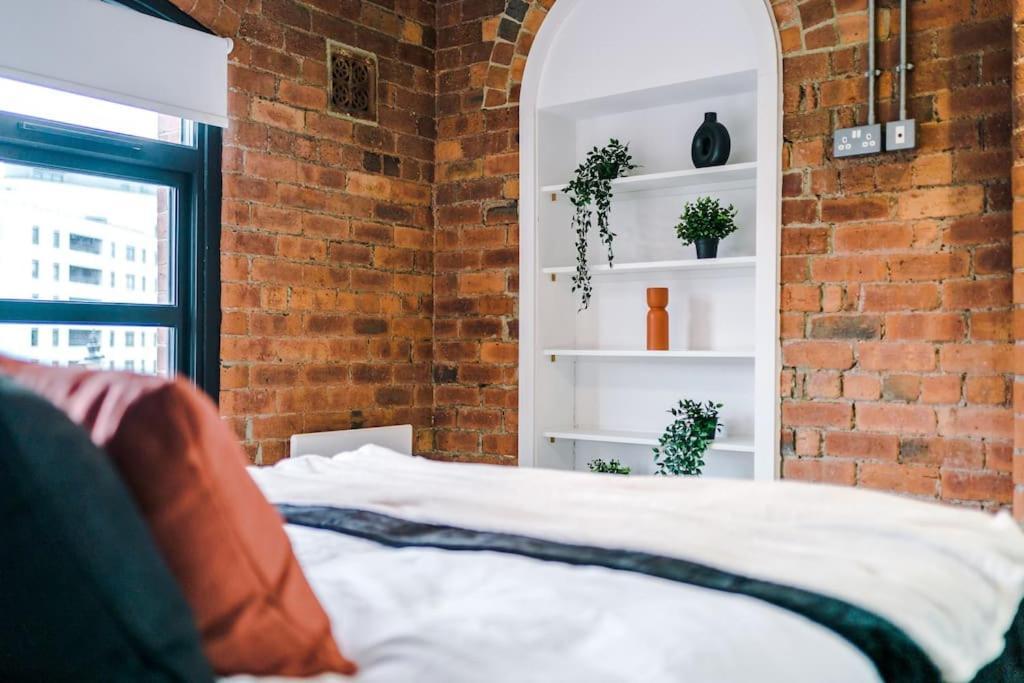 Luxury Oversized Apartment With Signature Bathroom 리즈 외부 사진