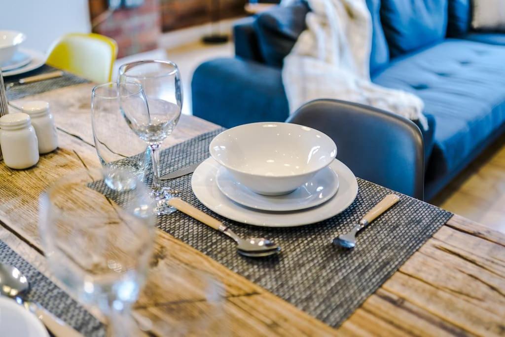 Luxury Oversized Apartment With Signature Bathroom 리즈 외부 사진