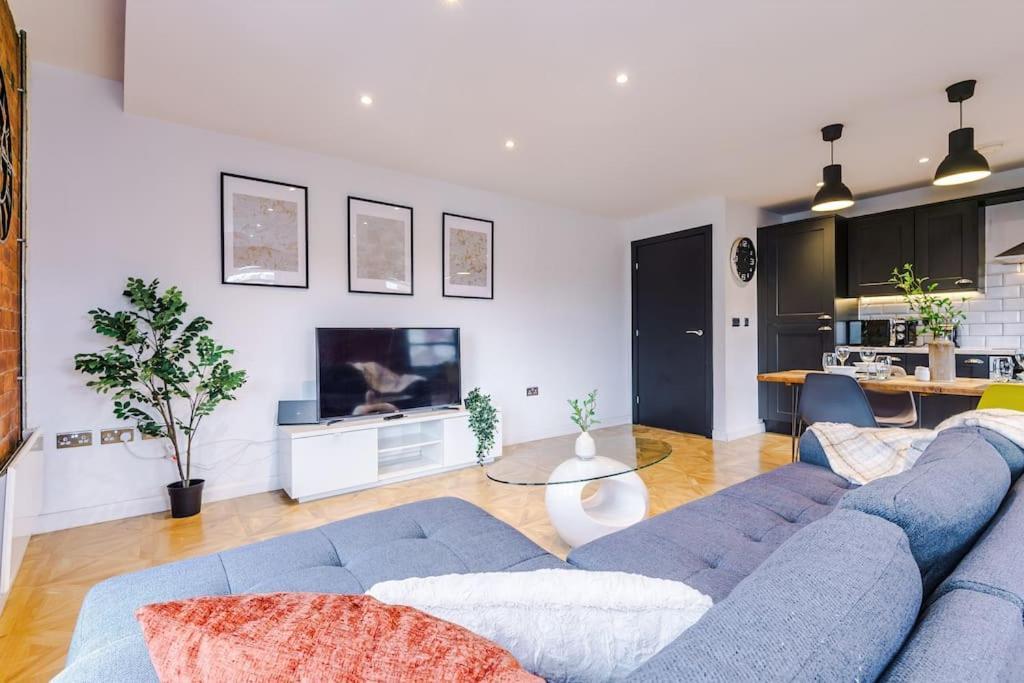 Luxury Oversized Apartment With Signature Bathroom 리즈 외부 사진